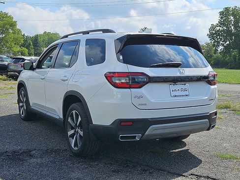 Used 2023 Honda Pilot Touring image 5