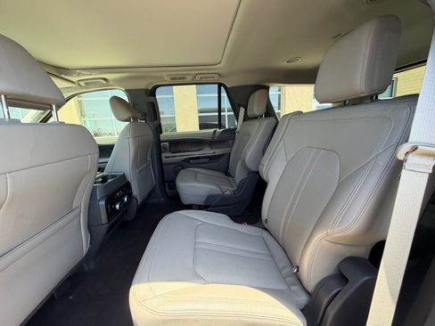 Used 2021 Ford Expedition Limited AWD/4WD image 17