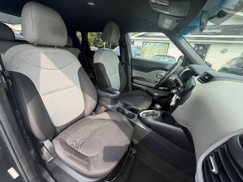 Used 2016 Kia Soul FWD image 15