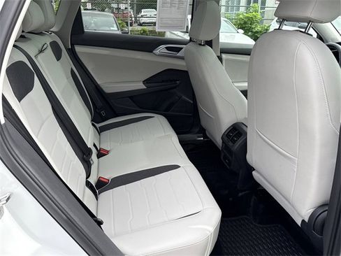 Used 2025 Volkswagen Taos SE image 32