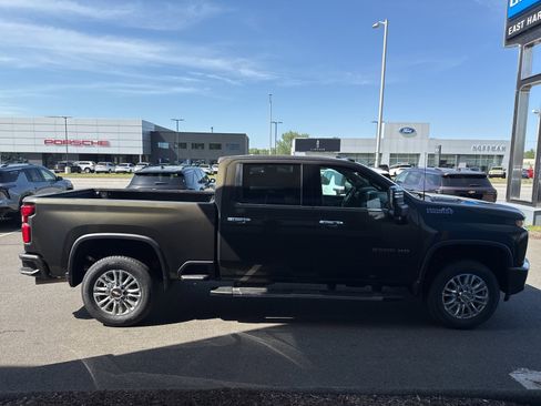 Used 2022 Chevrolet Silverado 3500 High Country w/ Z71 Off-Road Package image 5
