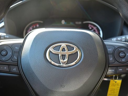 Used 2023 Toyota RAV4 LE AWD/4WD image 11