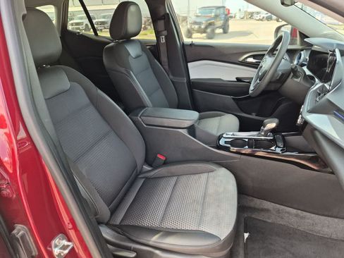 Used 2024 Chevrolet Trax LT FWD image 26
