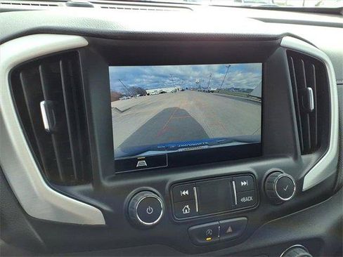 Used 2024 GMC Terrain SLT image 13
