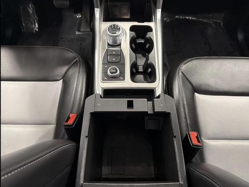 Used 2024 Ford Explorer XLT w/ Equipment Group 202A AWD/4WD image 17