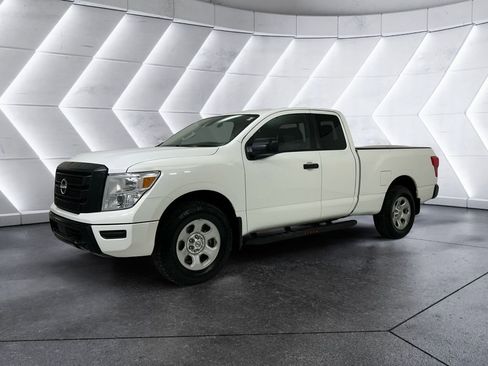 Used 2023 Nissan Titan S image 3