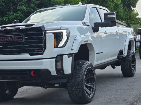 Used 2024 GMC Sierra 2500 AT4 w/ AT4 Premium Plus Package AWD/4WD image 3