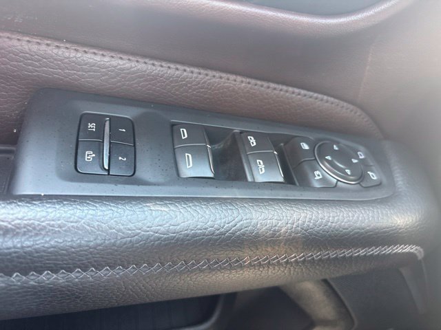 Used 2021 GMC Yukon Denali w/ Denali Ultimate Package AWD/4WD image 19