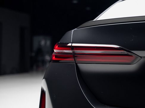 Used 2025 BMW M5 w/ Carbon Package image 27