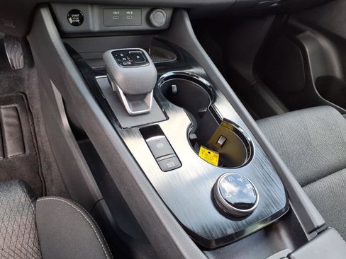 Certified 2025 Nissan Rogue SV image 10