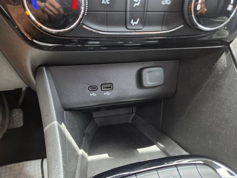 Used 2024 Buick Encore GX Sport Touring FWD image 35