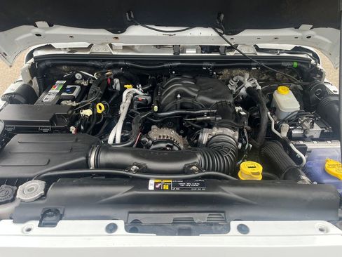 Used 2018 Jeep Wrangler Unlimited Sport w/ Connectivity Group image 21