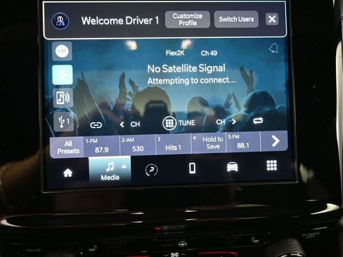 New 2025 Jeep Grand Cherokee Altitude image 3