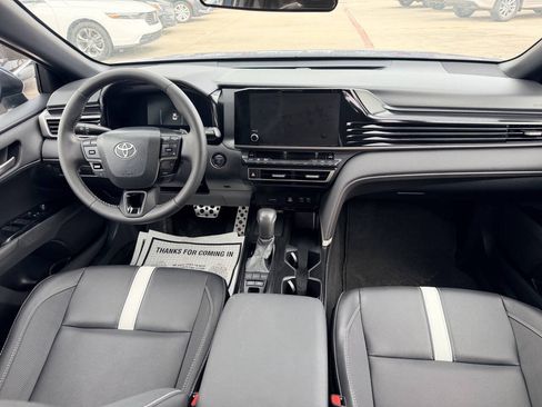 Used 2025 Toyota Camry SE FWD image 17