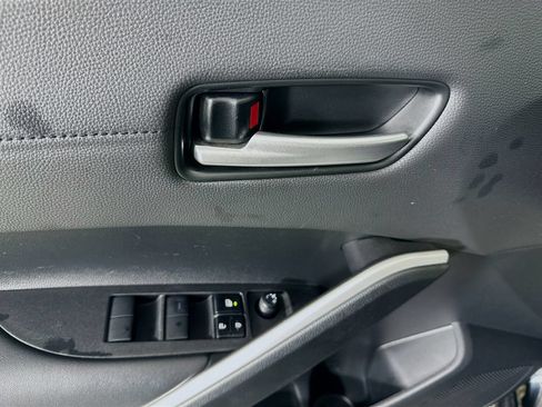 Certified 2025 Toyota Corolla Cross XLE FWD image 23