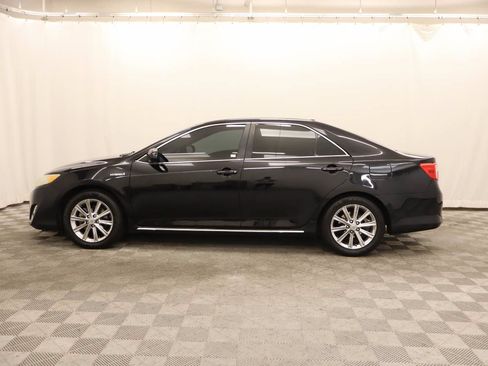 Used 2012 Toyota Camry XLE w/ Leather Pkg FWD image 2