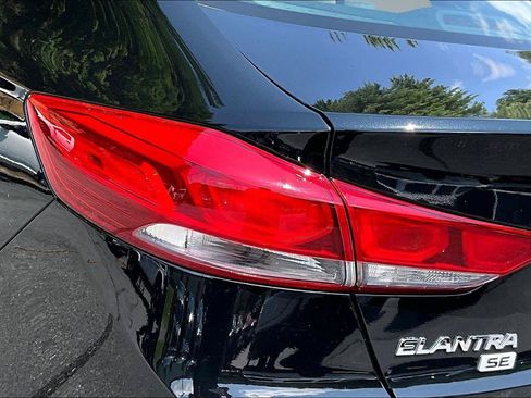 Used 2018 Hyundai Elantra SE FWD image 39
