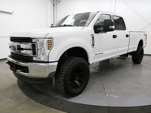 Used 2018 Ford F350 XLT w/ FX4 4x4 Off Road Package image 3