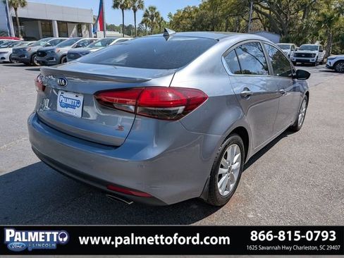 Used 2017 Kia Forte S w/ S Technology Package FWD image 4
