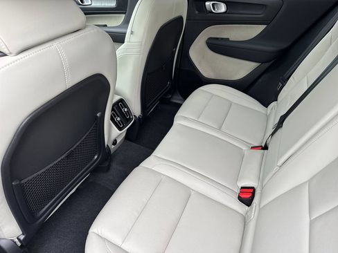 Certified 2024 Volvo XC40 B5 Ultimate w/ Protection Package Premier AWD/4WD image 11