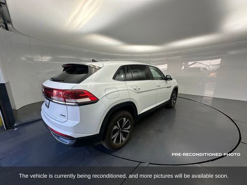Used 2024 Volkswagen Atlas Cross Sport SE image 6