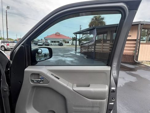 Used 2016 Nissan Frontier SV w/ SV Value Truck Package RWD image 18