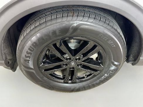 Used 2021 Ford Explorer XLT w/ Equipment Group 202A AWD/4WD image 32