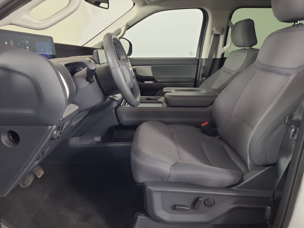 Used 2025 Ford Expedition Active AWD/4WD image 18