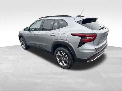 Used 2025 Chevrolet Trax LT image 16
