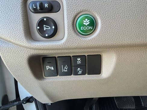 Used 2016 Honda Pilot Touring image 13