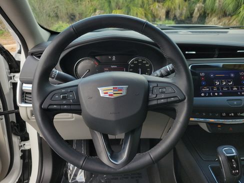 Used 2019 Cadillac XT4 Luxury image 31