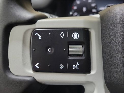 New 2024 Land Rover Defender 110 SE image 16