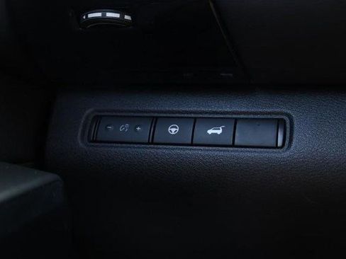 Certified 2025 Nissan Pathfinder SV w/ SV Premium Package FWD image 20