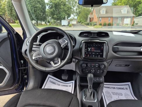 Used 2021 Jeep Renegade Latitude w/ Luxury Group I FWD image 15