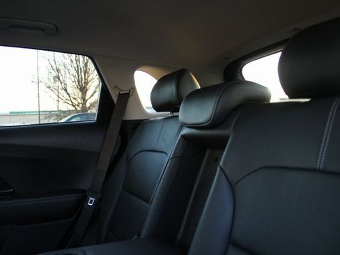 Used 2022 Kia Niro EX Premium image 18