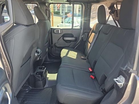 Used 2018 Jeep Wrangler Unlimited Sport S image 6