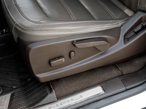 Used 2021 GMC Canyon Denali image 32