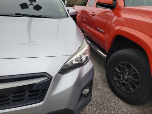 Used 2019 Subaru Crosstrek 2.0i Premium w/ Moonroof Package image 3