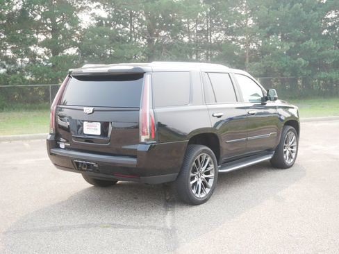 Used 2020 Cadillac Escalade Premium Luxury w/ Escalade Sport Edition AWD/4WD image 5