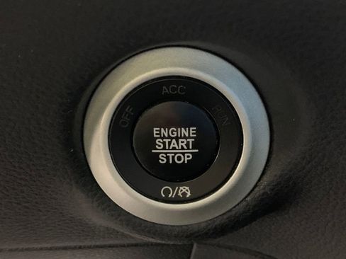 Used 2022 Chrysler Pacifica Limited w/ S Appearance Package image 17