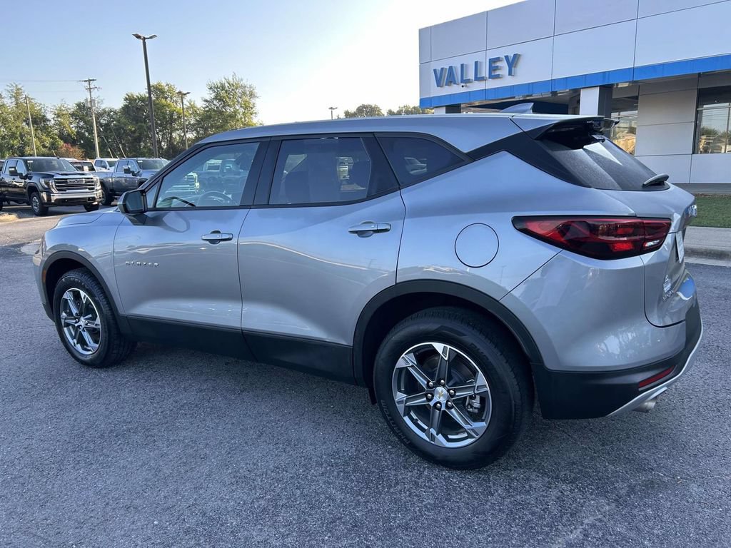 Used 2025 Chevrolet Blazer LT FWD image 6