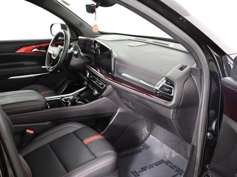 Used 2026 Chevrolet Traverse RS image 32