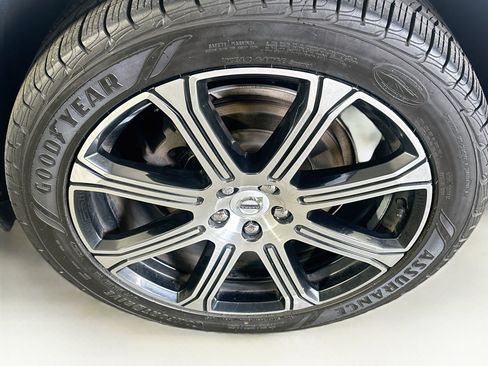 Used 2019 Volvo XC60 T6 Inscription w/ Protection Package AWD/4WD image 11