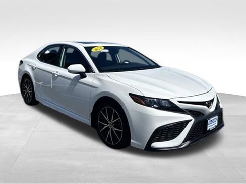 Used 2024 Toyota Camry SE w/ Cold Weather Package AWD/4WD image 9