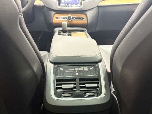 Used 2023 Volvo XC90 B6 Plus image 19