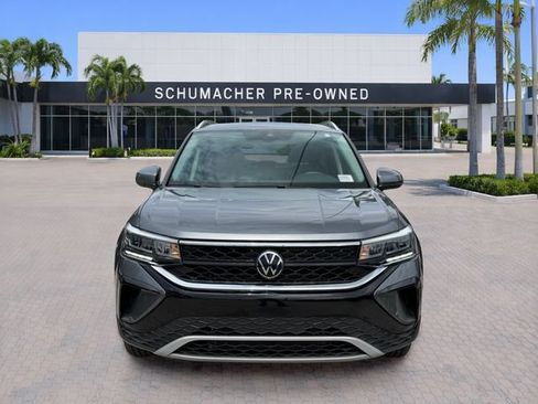 Certified 2024 Volkswagen Taos SE FWD image 2