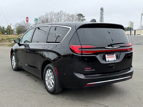 New 2026 Chrysler Pacifica Select image 7