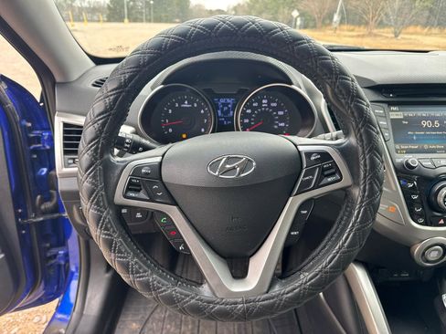 Used 2012 Hyundai Veloster w/ Style Pkg image 13