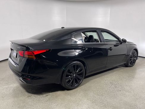 Used 2022 Nissan Altima 2.5 SR w/ Midnight Edition Package image 3