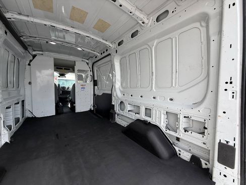 Used 2019 Ford Transit 250 148 Medium Roof RWD image 27